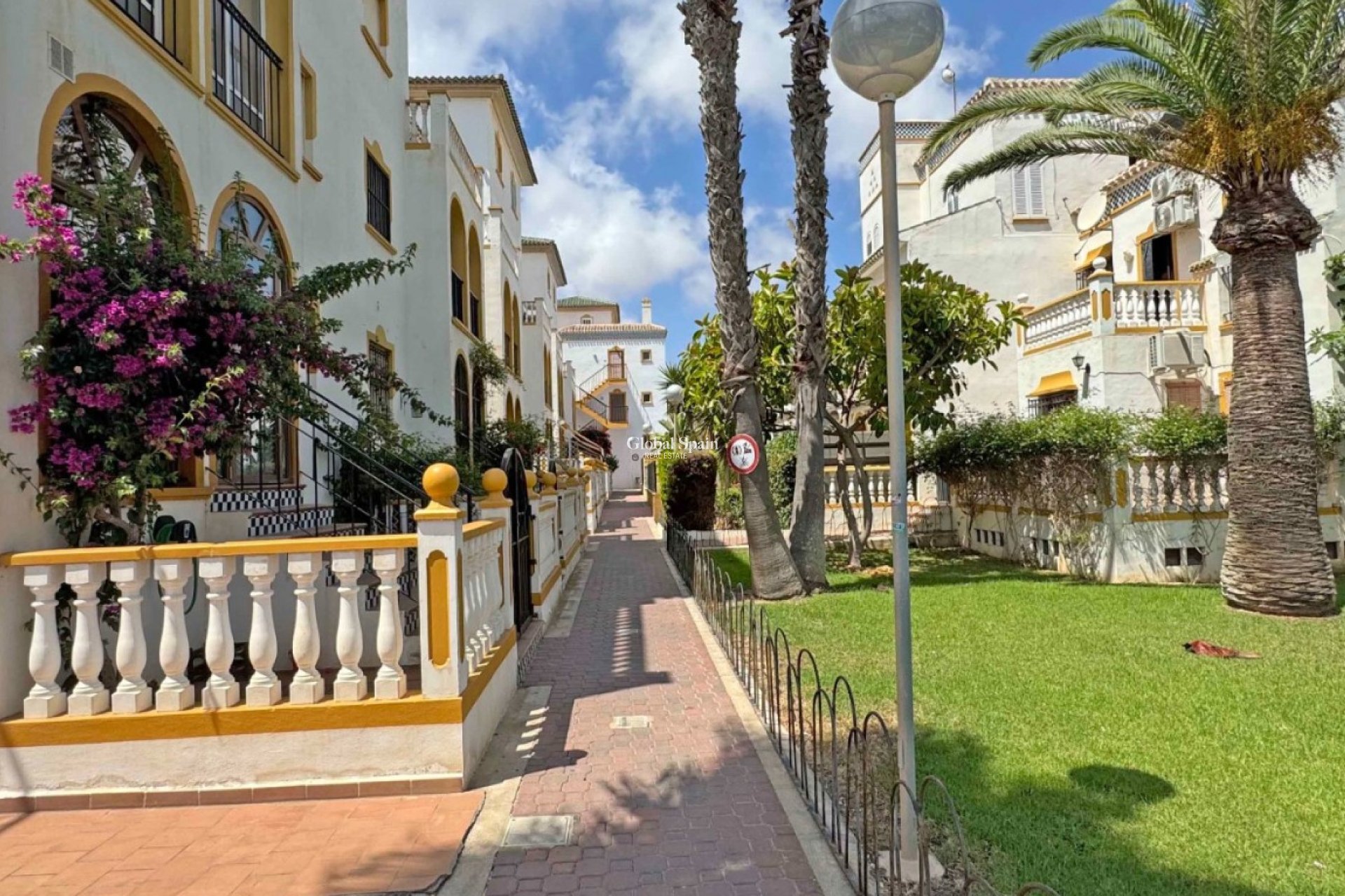 Resale - HOUSE -
TORREVIEJA - Costa Blanca