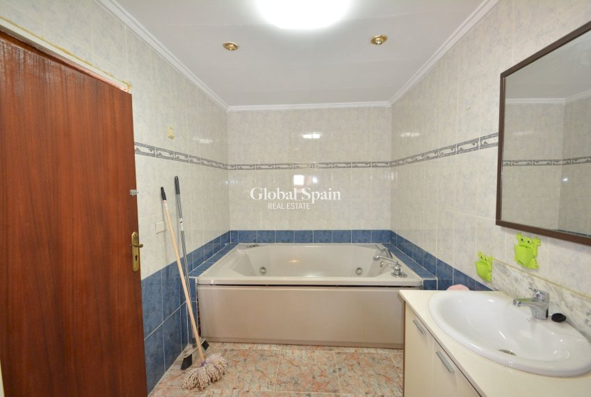 Resale - HOUSE -
TORREVIEJA - Costa Blanca