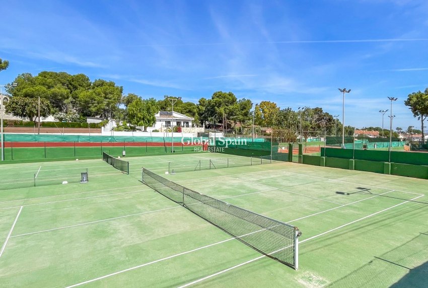 Resale - HOUSE -
TORREVIEJA - Costa Blanca