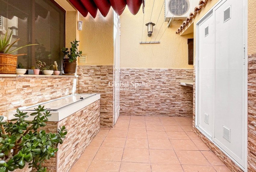 Resale - HOUSE -
TORREVIEJA - Costa Blanca