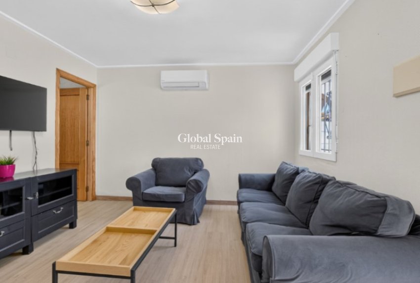 Resale - HOUSE -
TORREVIEJA - Costa Blanca