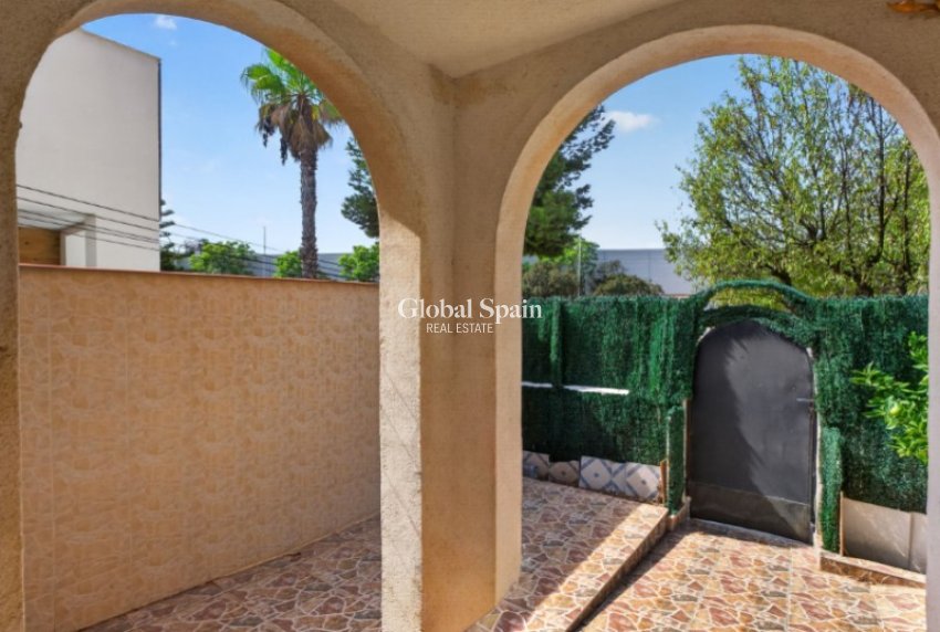 Resale - HOUSE -
TORREVIEJA - Costa Blanca