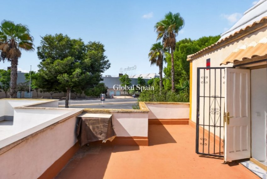 Resale - HOUSE -
TORREVIEJA - Costa Blanca