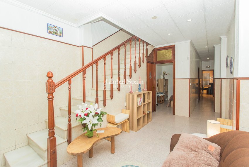 Resale - HOUSE -
TORREVIEJA - Costa Blanca