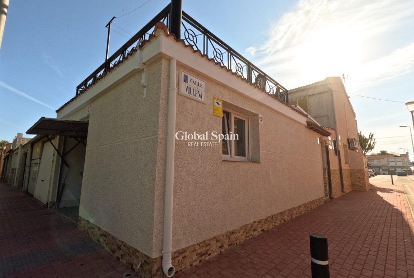 Resale - HOUSE -
TORREVIEJA - El Acequión - Los Náufragos