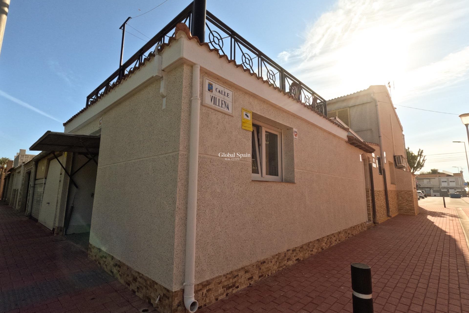 Resale - HOUSE -
TORREVIEJA - El Acequión - Los Náufragos