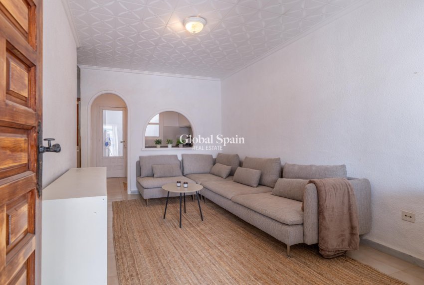 Resale - HOUSE -
TORREVIEJA - El Chaparal