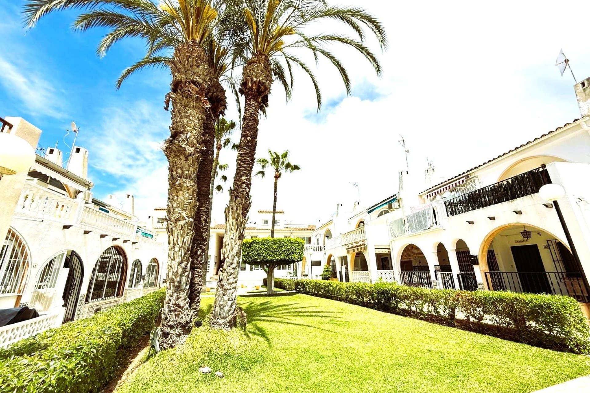 Resale - HOUSE -
TORREVIEJA - El Chaparral