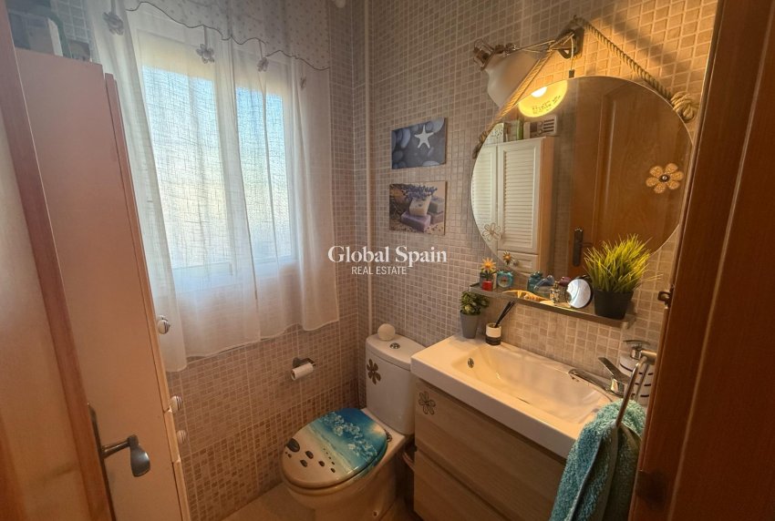 Resale - HOUSE -
TORREVIEJA - El limonar