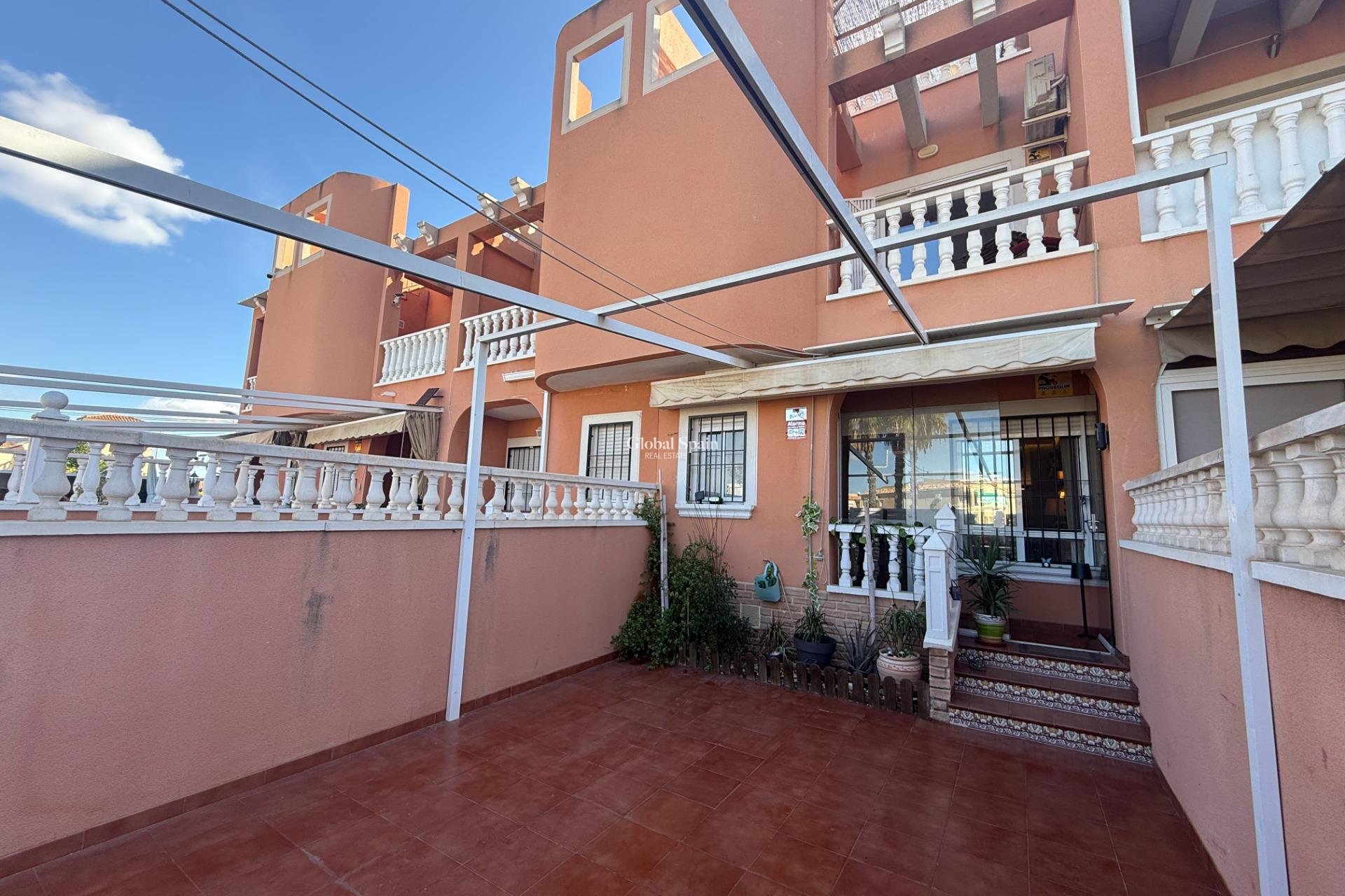 Resale - HOUSE -
TORREVIEJA - El limonar