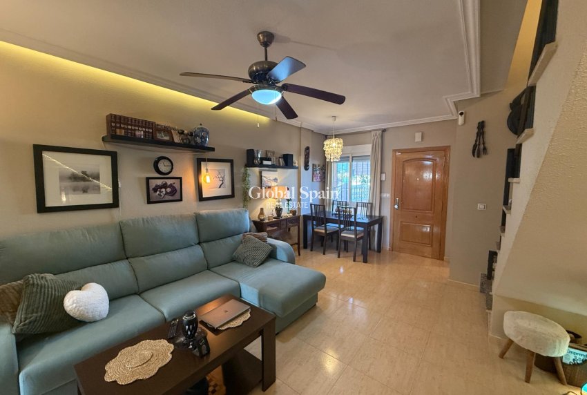 Resale - HOUSE -
TORREVIEJA - El limonar