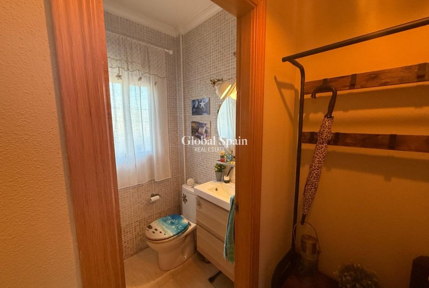 Resale - HOUSE -
TORREVIEJA - El limonar