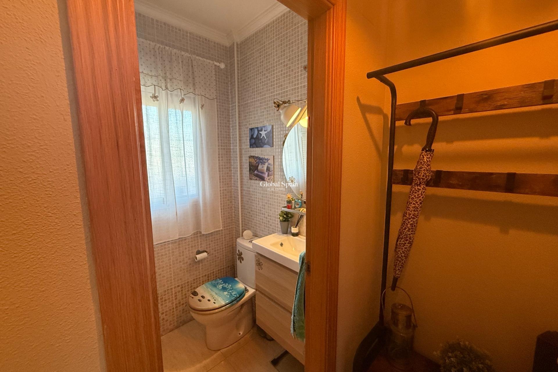 Resale - HOUSE -
TORREVIEJA - El limonar