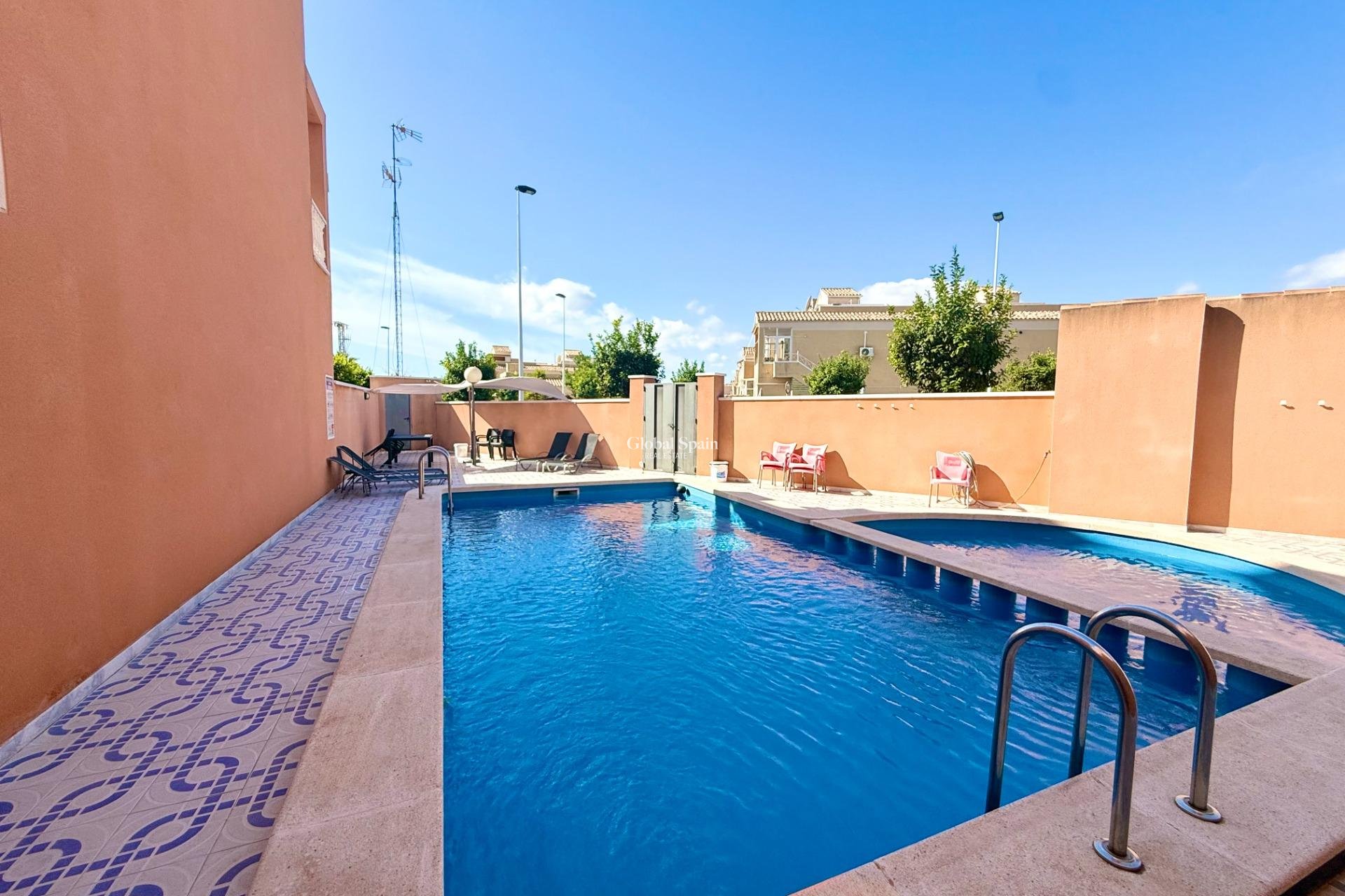 Resale - HOUSE -
TORREVIEJA - El limonar