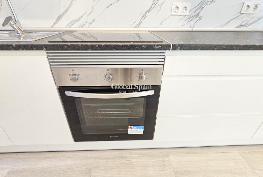 Resale - HOUSE -
TORREVIEJA - El limonar