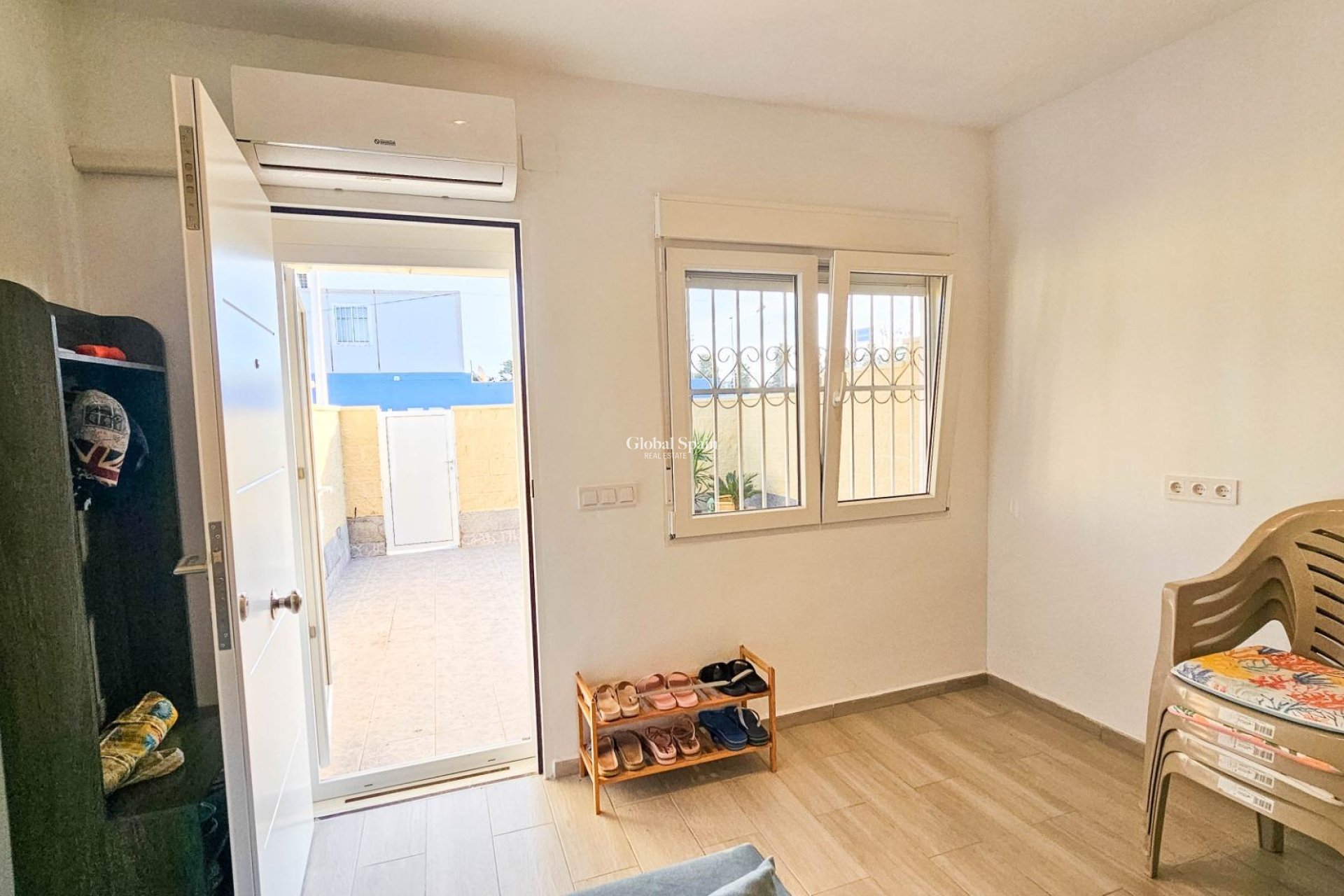 Resale - HOUSE -
TORREVIEJA - El limonar