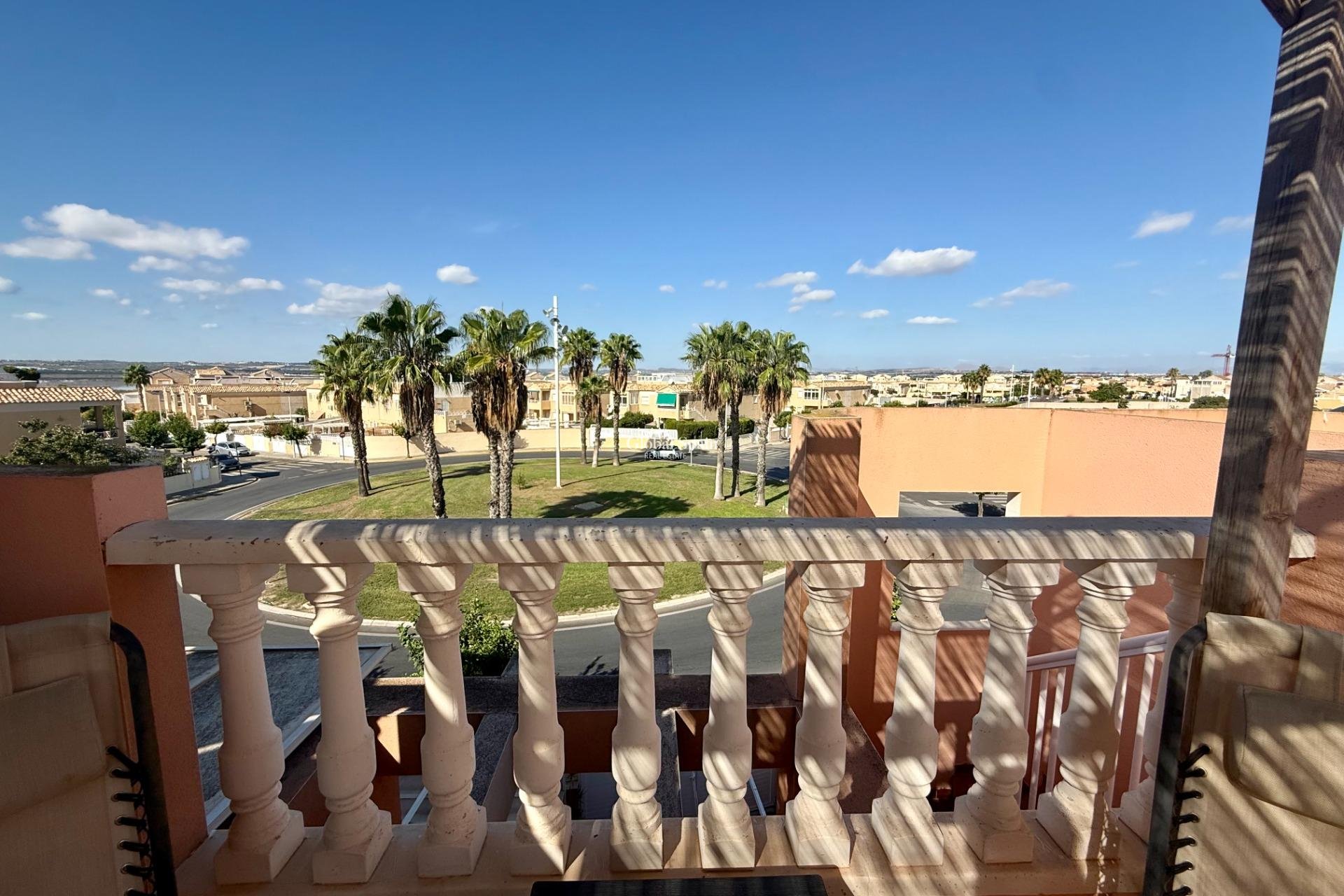 Resale - HOUSE -
TORREVIEJA - El limonar