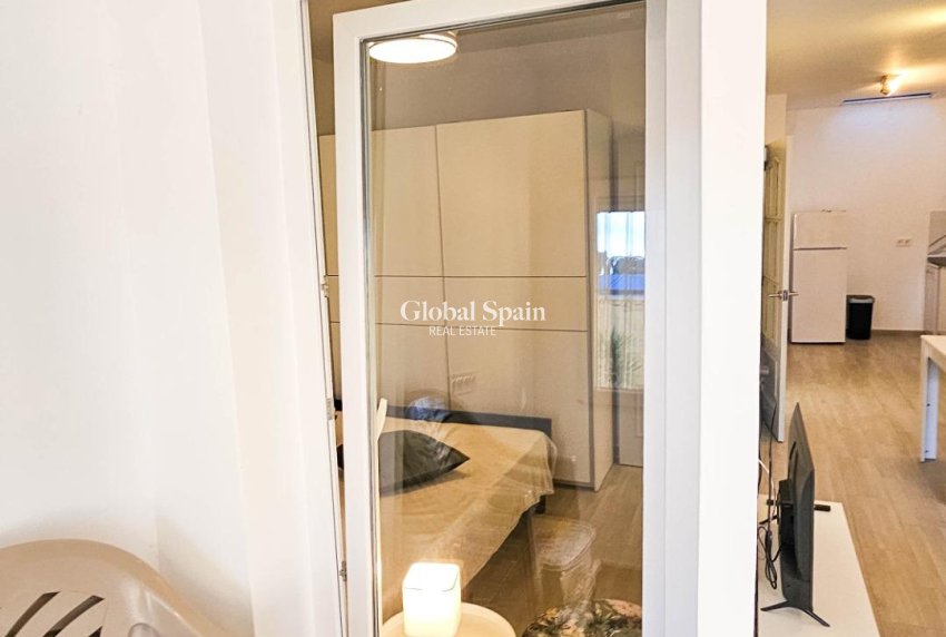 Resale - HOUSE -
TORREVIEJA - El limonar