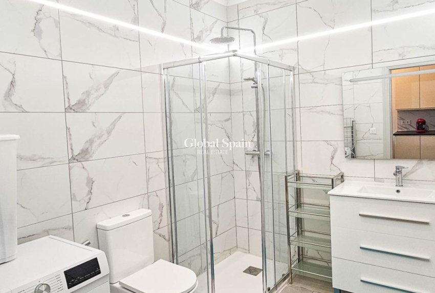 Resale - HOUSE -
TORREVIEJA - El limonar