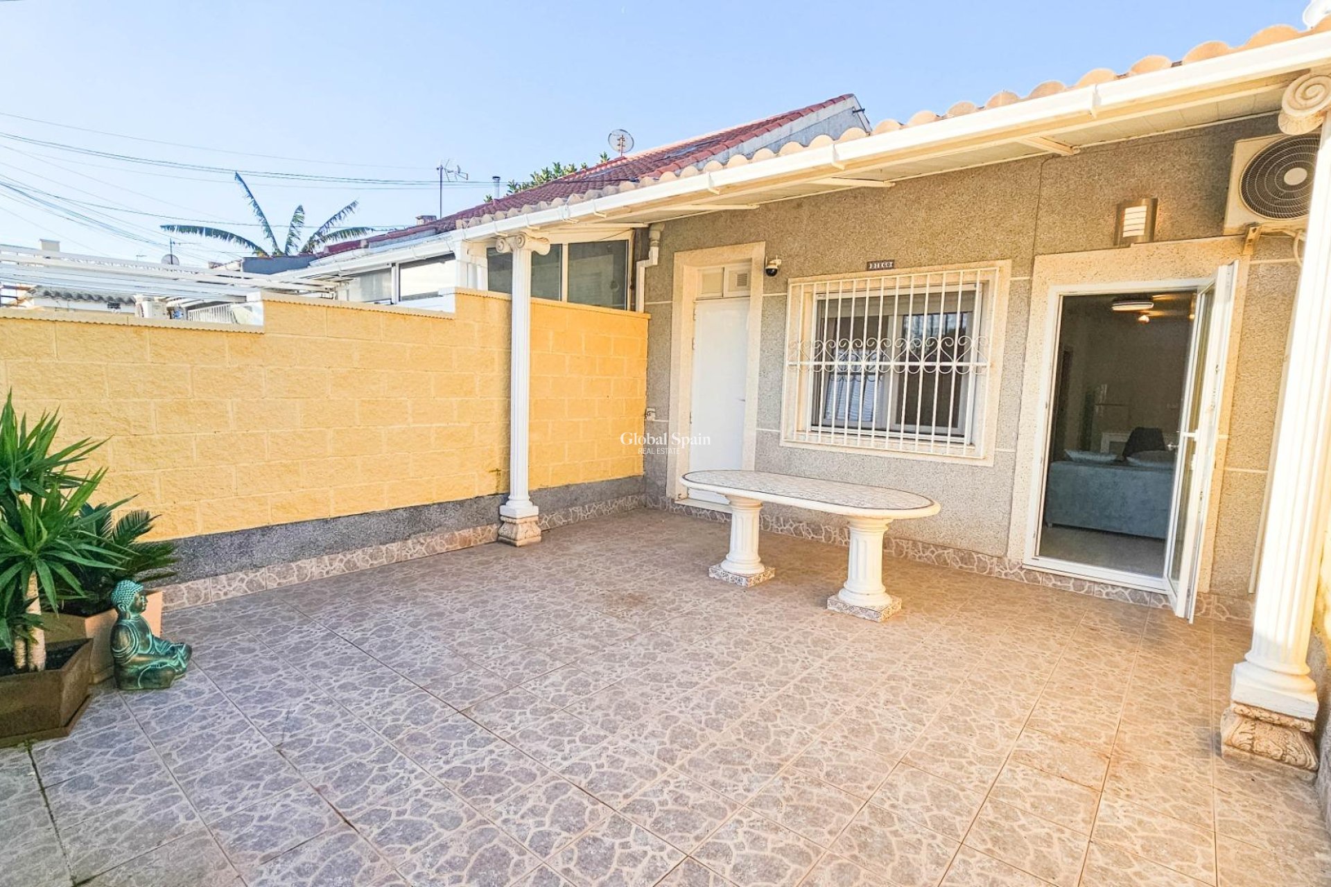 Resale - HOUSE -
TORREVIEJA - El limonar
