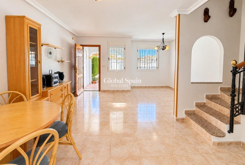 Resale - HOUSE -
TORREVIEJA - El limonar
