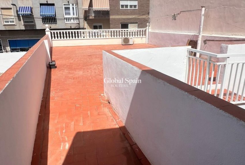 Resale - HOUSE -
TORREVIEJA - Estacion de autobuses