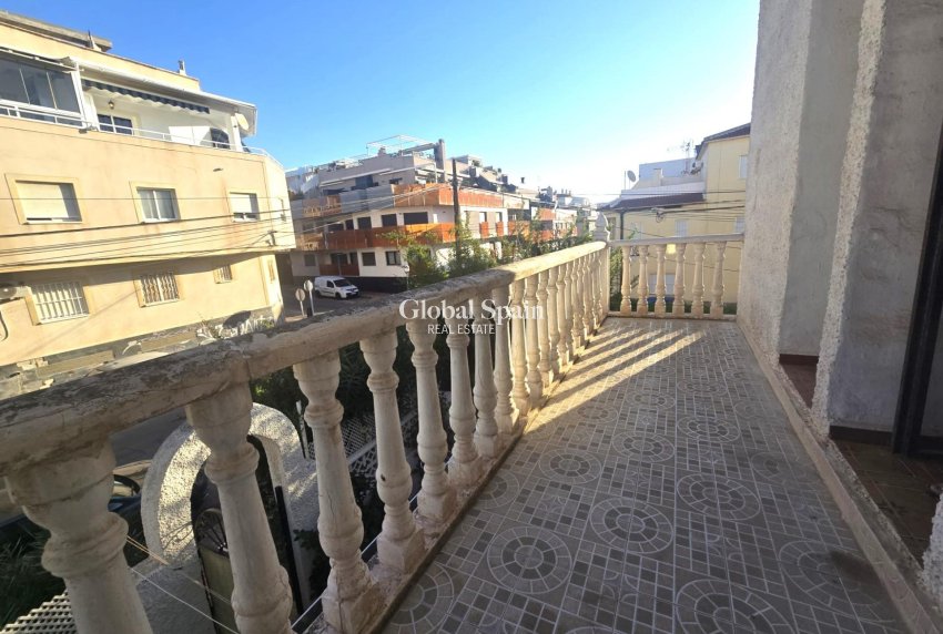 Resale - HOUSE -
TORREVIEJA - Habaneras