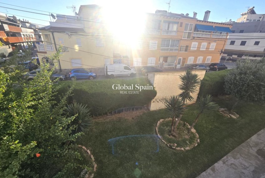 Resale - HOUSE -
TORREVIEJA - Habaneras