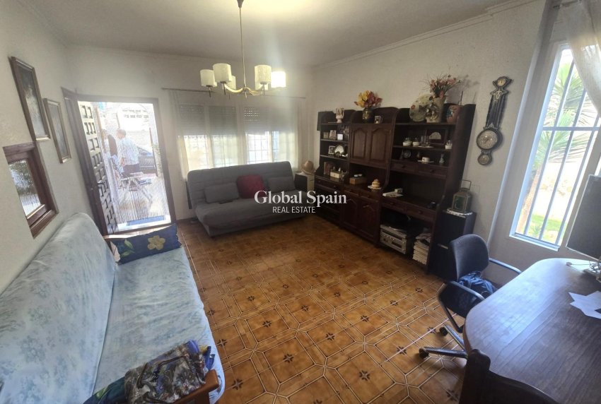 Resale - HOUSE -
TORREVIEJA - Habaneras