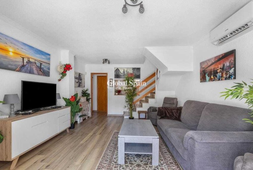 Resale - HOUSE -
TORREVIEJA - Inland