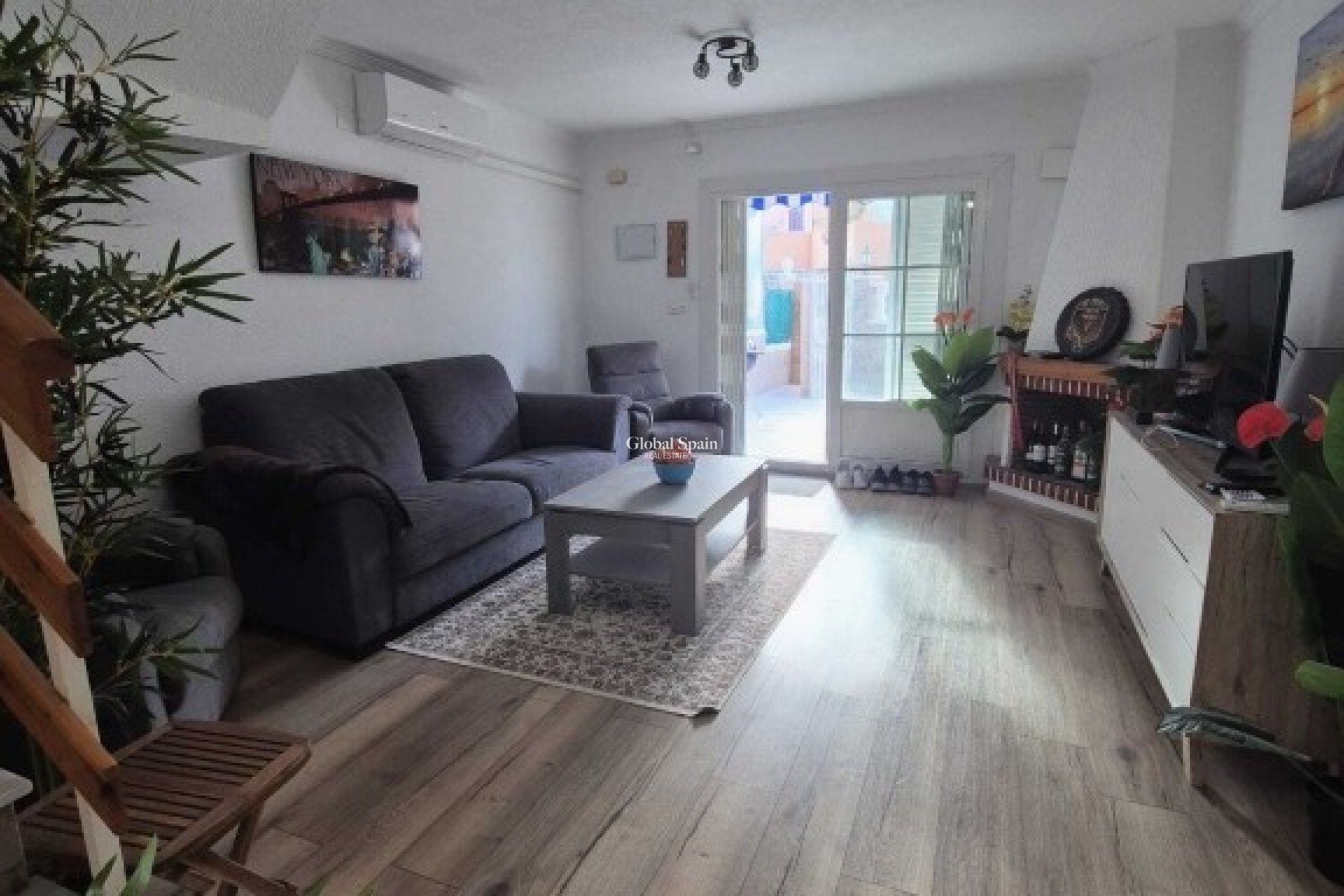 Resale - HOUSE -
TORREVIEJA - Inland