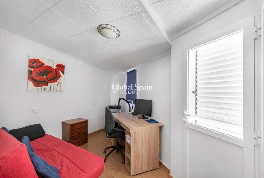 Resale - HOUSE -
TORREVIEJA - Inland