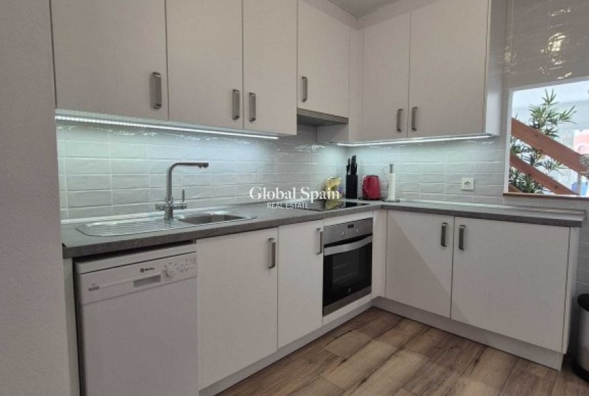 Resale - HOUSE -
TORREVIEJA - Inland