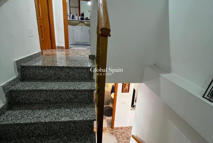 Resale - HOUSE -
TORREVIEJA - La Florida
