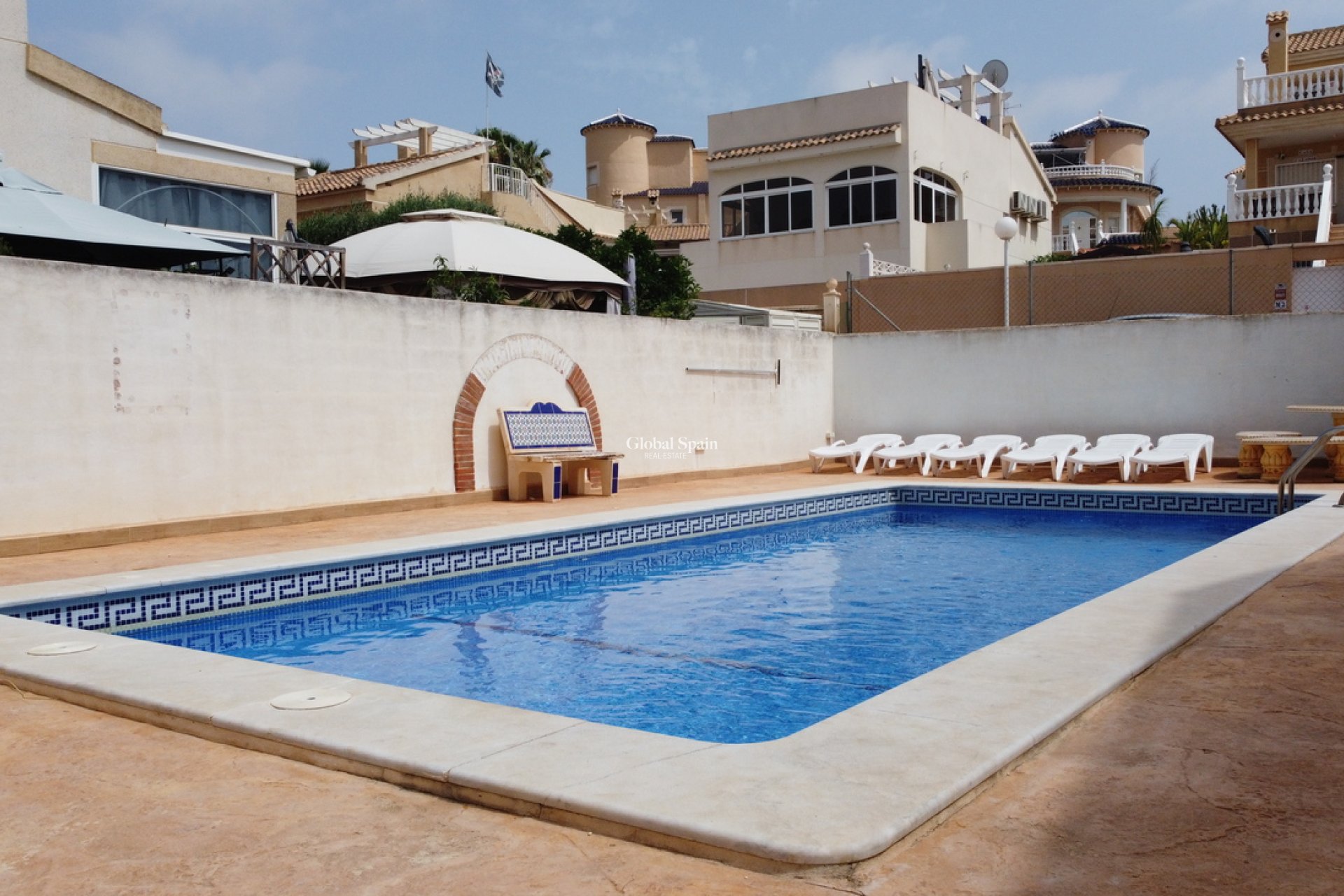 Resale - HOUSE -
TORREVIEJA - La Florida