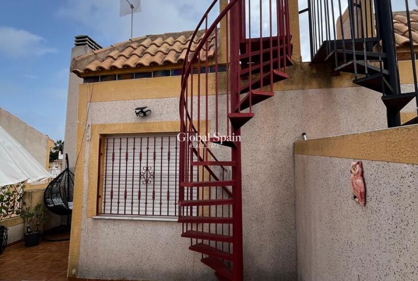 Resale - HOUSE -
TORREVIEJA - La Florida