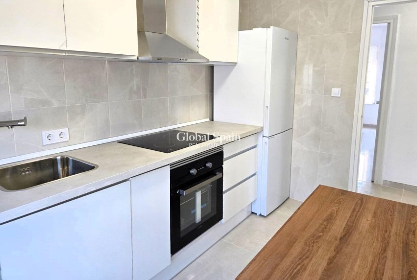 Resale - HOUSE -
TORREVIEJA - La Mata