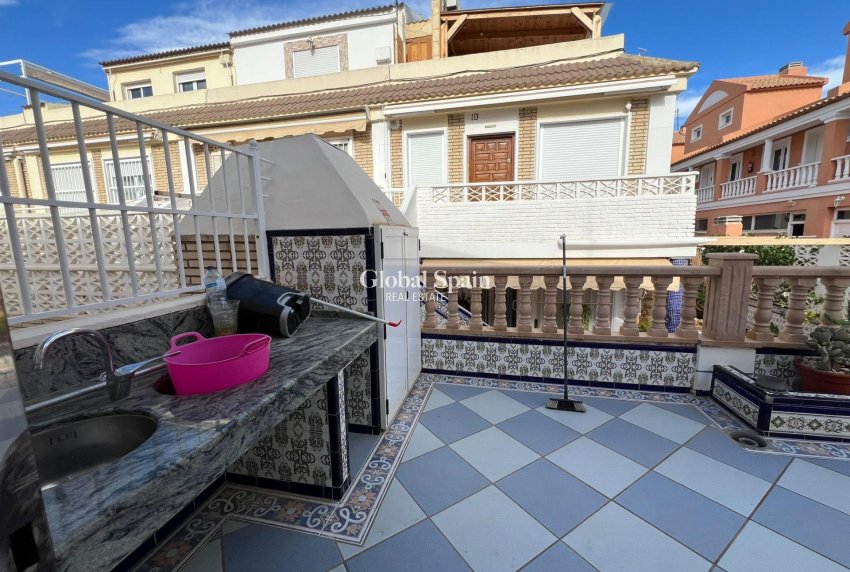 Resale - HOUSE -
TORREVIEJA - La Mata