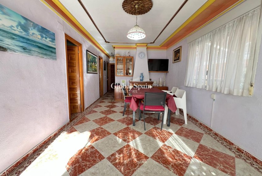 Resale - HOUSE -
TORREVIEJA - La Mata