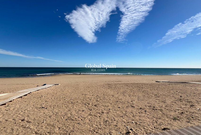 Resale - HOUSE -
TORREVIEJA - La Mata