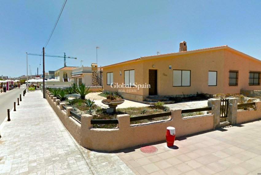 Resale - HOUSE -
TORREVIEJA - La Mata