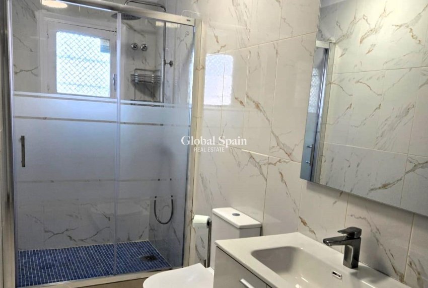 Resale - HOUSE -
TORREVIEJA - La Mata