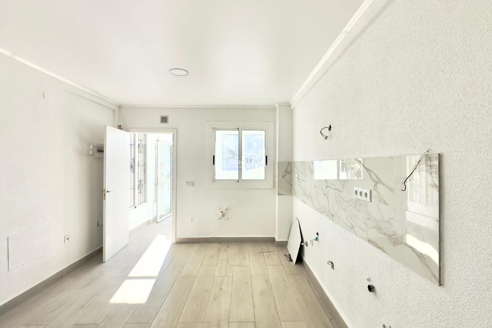 Resale - HOUSE -
TORREVIEJA - La Mata