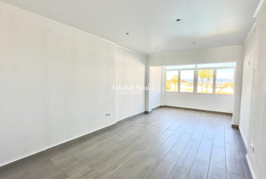 Resale - HOUSE -
TORREVIEJA - La Mata