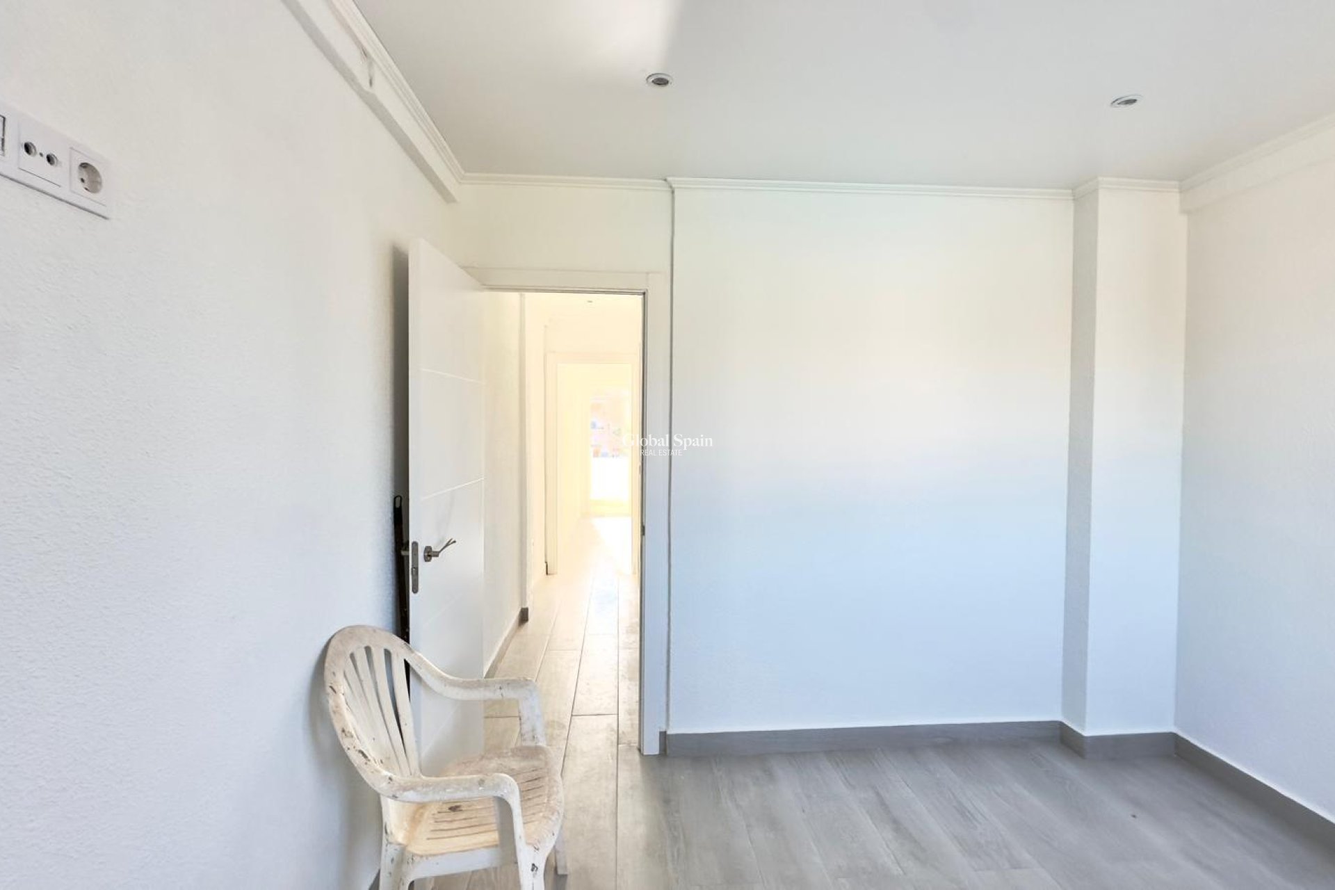 Resale - HOUSE -
TORREVIEJA - La Mata