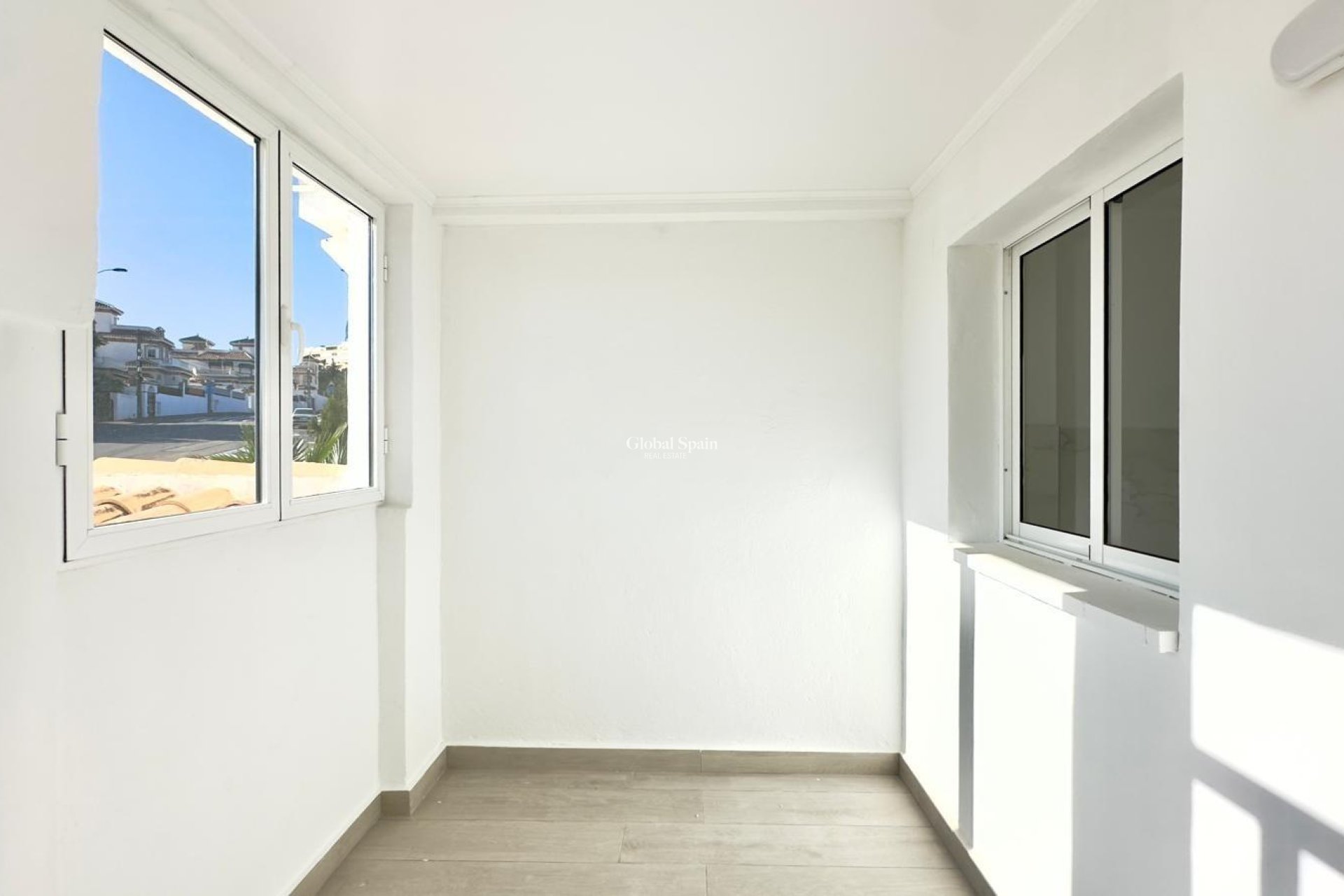 Resale - HOUSE -
TORREVIEJA - La Mata