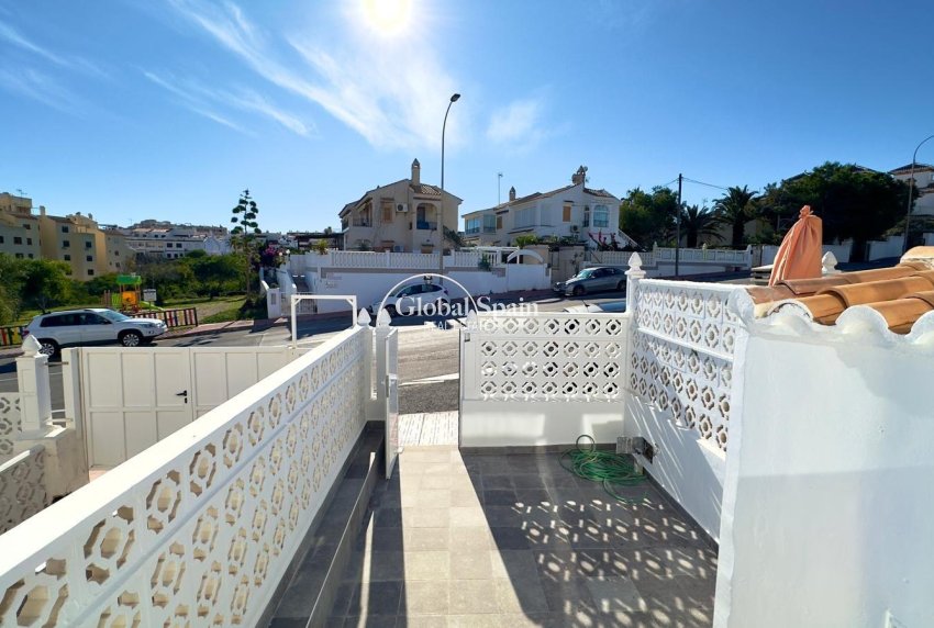 Resale - HOUSE -
TORREVIEJA - La Mata