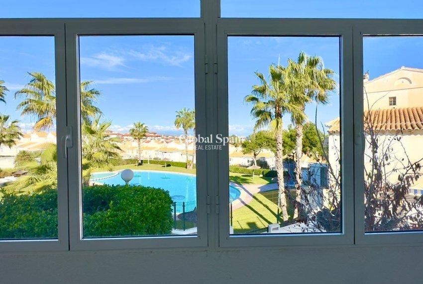 Resale - HOUSE -
TORREVIEJA - La Mata