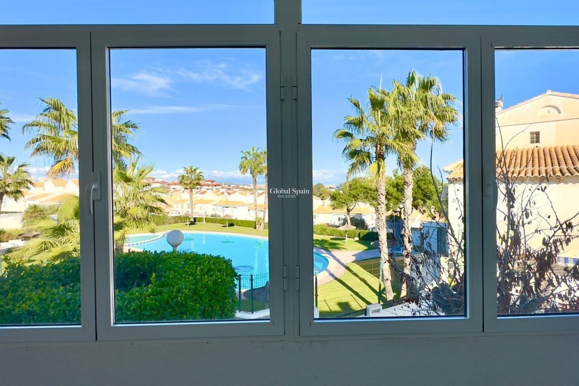 Resale - HOUSE -
TORREVIEJA - La Mata