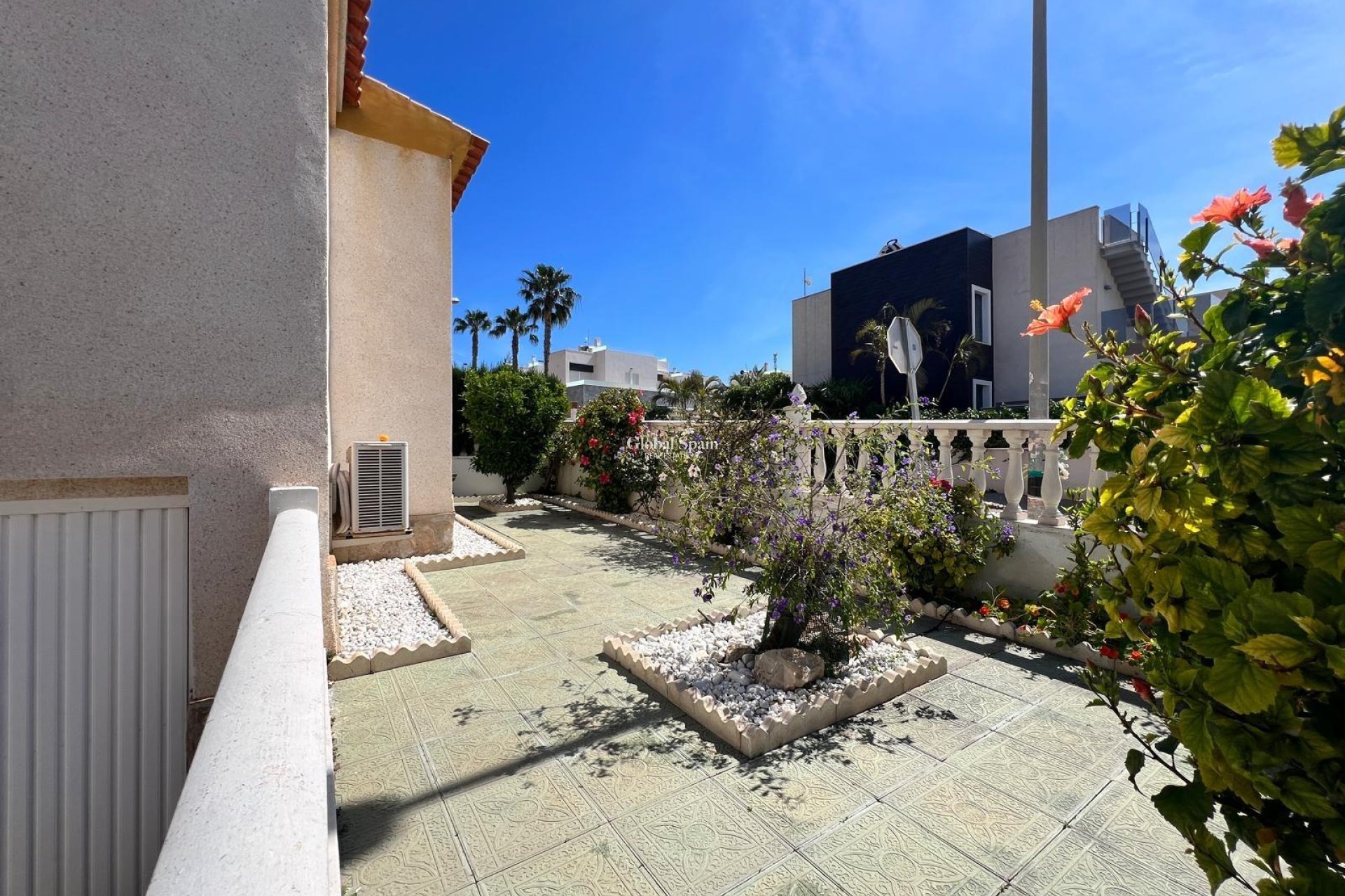 Resale - HOUSE -
TORREVIEJA - La Mata